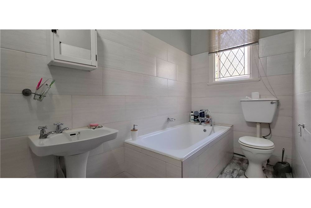 Residential - Rumah Terpisah - Glenwood, KwaZulu Natal - South Africa - 39 - 1031389002-211