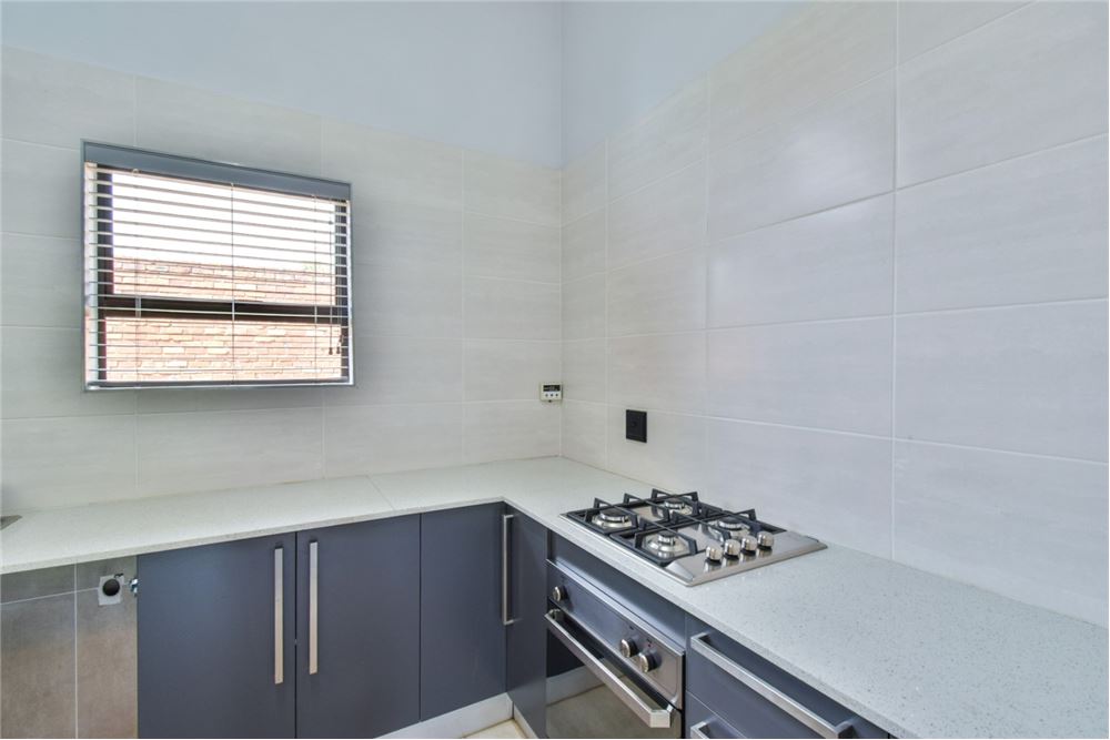 Comercial - Hostal - Kameeldrift East, Gauteng - South Africa - 66 - 1031414001-141