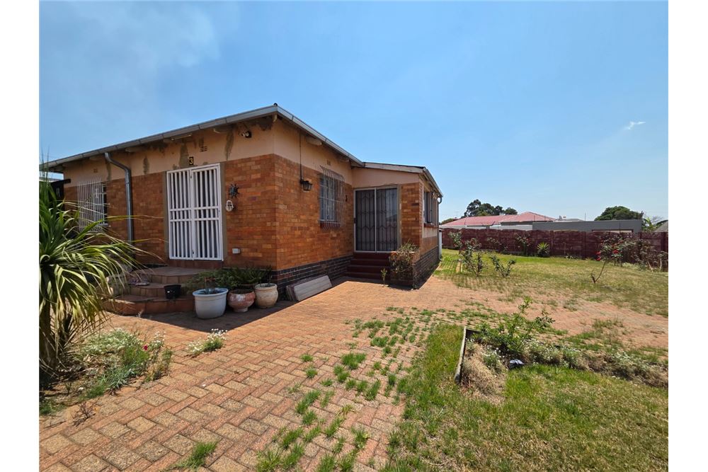 Residential - Hiša večstanovanjska - South Hills, Gauteng - South Africa - 2 - 1031421022-1335