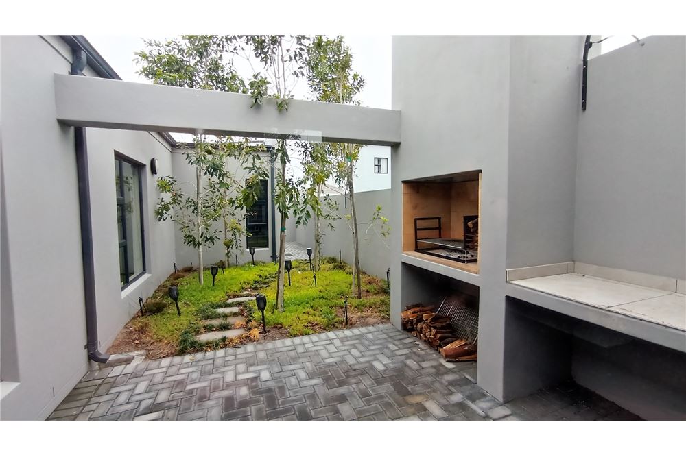 Residential - House - Sandown, Western Cape - South Africa - 11 - 1031400215-16