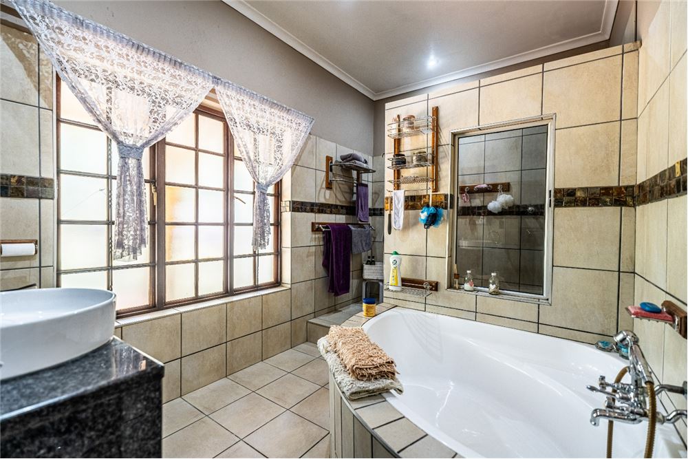 Wohnung - Boerderij - Bashewa AH, Gauteng - South Africa - 24 - 1031393113-13