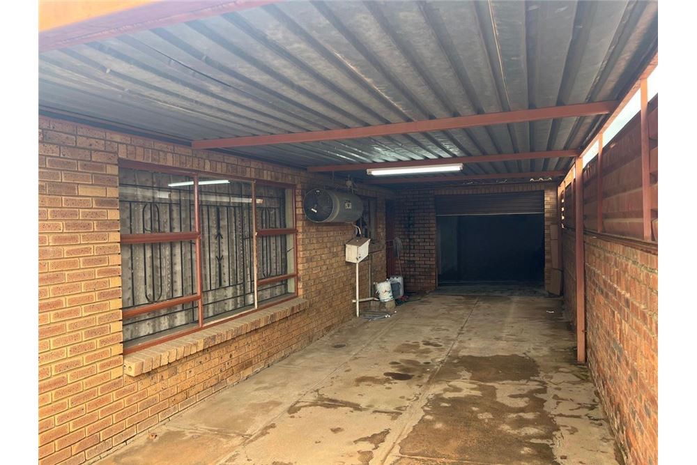 Residential - House - Soshanguve L, Gauteng - South Africa - 33 - 1031414015-772