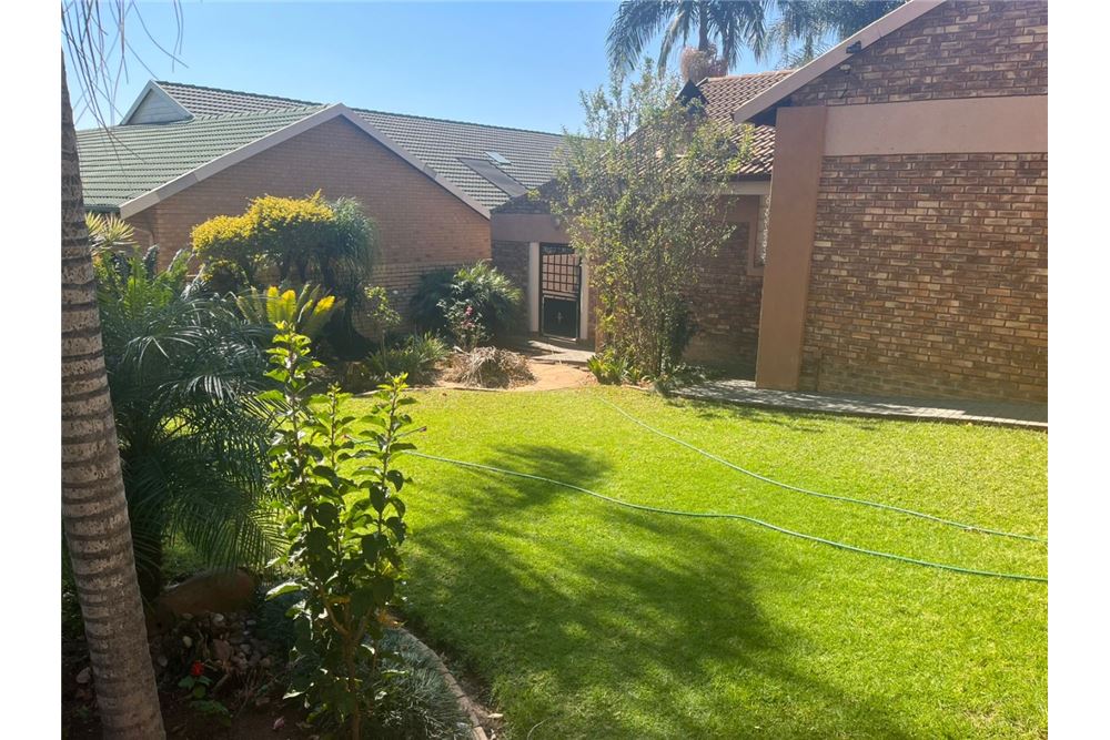 Residencial - Casa - Montana Park, Gauteng - South Africa - 2 - 1031414140-41