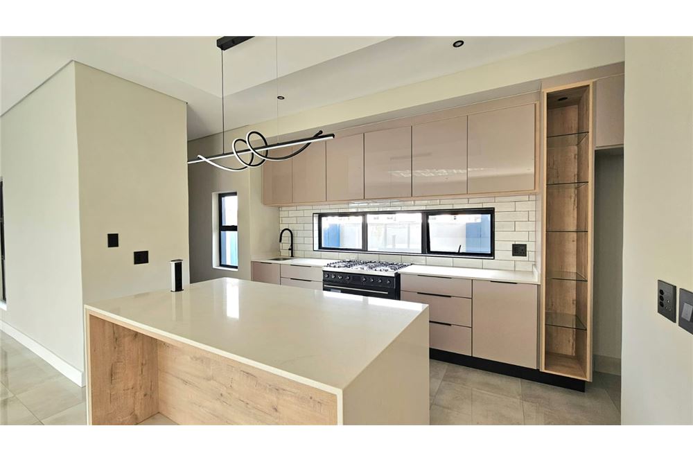 Residential - ਅਲੱਗ ਥਲੱਗ ਬਣਿਆ ਹੋਇਆ ਘਰ - Fountainbrook Estate, Gauteng - South Africa - 8 - 1031393025-834