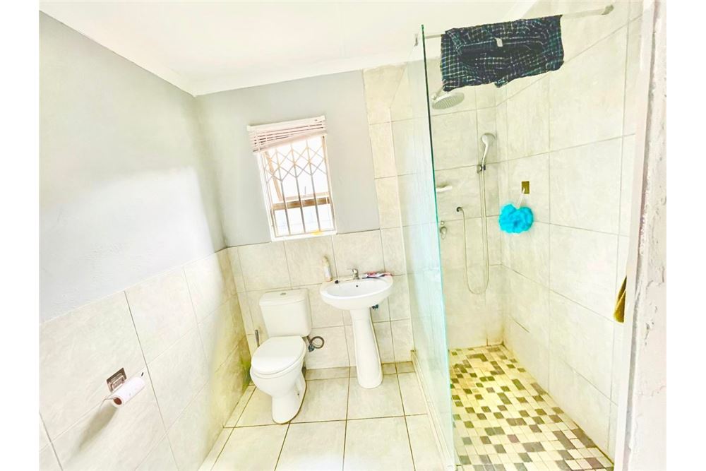 Residencial - Casa - Eersterust, Gauteng - South Africa - 26 - 1031414137-42