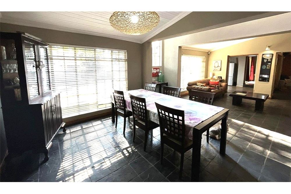 Residential - Rumah Terpisah - Eldoraigne, Gauteng - South Africa - 9 - 1031422050-176