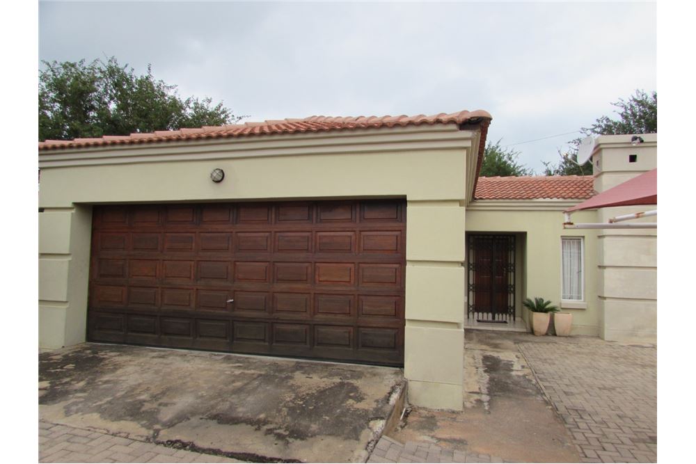 Residential House Phakalane, SouthEast District Botswana 1034001001452 , RE/MAX Global