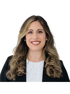 Nadia Gundert - RE/MAX Hallmark First Group Realty Ltd