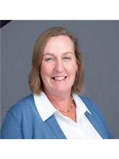 Peggy Cook - RE/MAX Escarpment Realty, Inc.