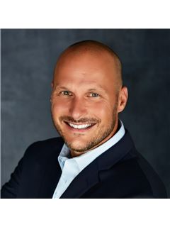 Jonathan Hutton - RE/MAX Twin City Realty Inc