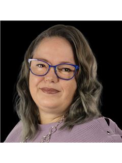 Chrissy Walker - RE/MAX Escarpment Realty, Inc.