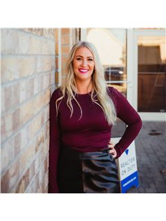 Courtney England-Bender - RE/MAX Twin City Realty Inc