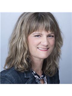 Angela Nolan - RE/MAX Escarpment Realty, Inc.