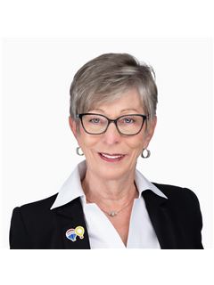 Jan Oystrick - RE/MAX Crown Realty (1989) Inc