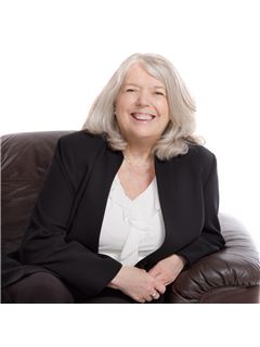 Elizabeth Stokely - RE/MAX Hallmark Realty Group