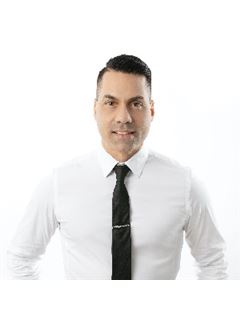 Terry Nicolaou - RE/MAX Experts