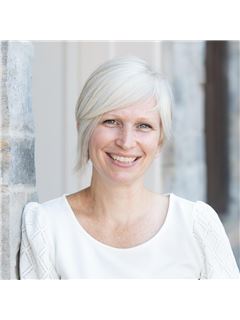 Jennifer Holloway - RE/MAX Real Estate Centre Inc
