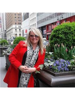 Stacey Gateman - RE/MAX Hallmark Chay Realty