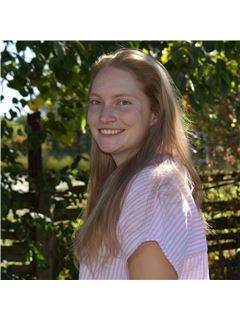 Kyla Salzer - RE/MAX Escarpment Realty, Inc.