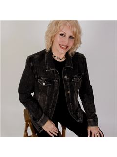 Cyndi Edwards - RE/MAX Hallmark Realty Group