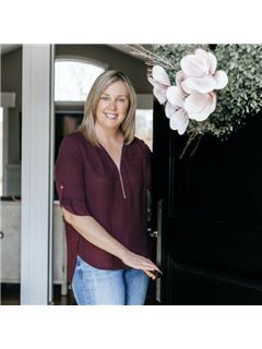 Michelle Trumbley - RE/MAX Hallmark Chay Realty