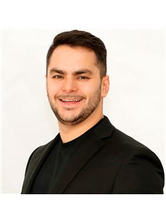 Lucas De Albuquerque Pinheiro - RE/MAX West Realty Inc