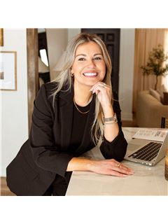Ashleigh Buder - RE/MAX Crown Realty (1989) Inc