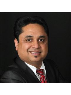 Nik (Shamnik) Mengi - RE/MAX Realty Services Inc