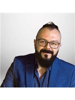 Damian Strak - RE/MAX Right Move