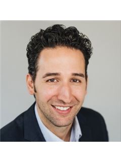 Agente Associado                                   - Siggy N Moretti - RE/MAX Real Estate Centre Inc