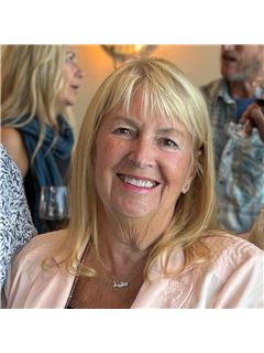 Darla Youldon - RE/MAX Escarpment Realty, Inc.