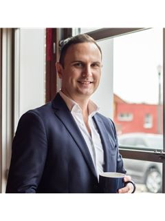 Tyson Brandow - RE/MAX Escarpment Realty, Inc.