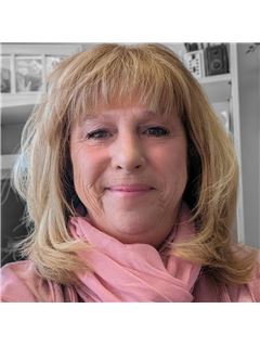 Tina Lewis - RE/MAX Twin City Realty Inc