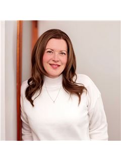 Elysia Noel - RE/MAX Hallmark Chay Realty