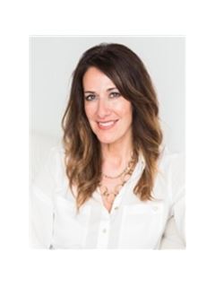 Julia Fedak - RE/MAX Escarpment Realty, Inc.