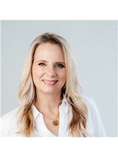 Alicia Regier - RE/MAX Hallmark Chay Realty