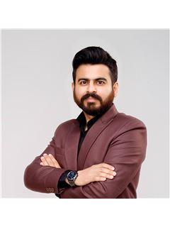 Arun Gera - RE/MAX Metropolis Realty