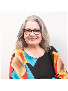 Associate - Helene Landry - RE/MAX Crown Realty (1989) Inc