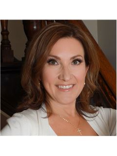 Gia Walton - RE/MAX Escarpment Realty, Inc.