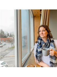 Tanya DiNicolantonio - RE/MAX Escarpment Realty, Inc.