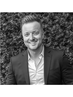 Paul Dishke - RE/MAX Escarpment Realty, Inc.