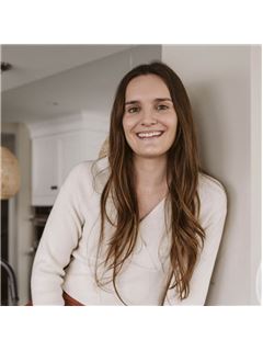 Jessica Addorisio - RE/MAX Hallmark Chay Realty