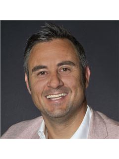 Associate - Micah Munro - RE/MAX Hallmark First Group Realty Ltd