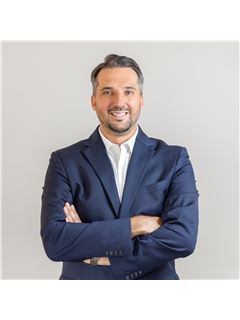 Joseph Sola - RE/MAX Escarpment Realty, Inc.