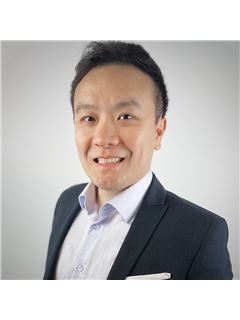 Jez Huang - RE/MAX Hallmark Realty Group