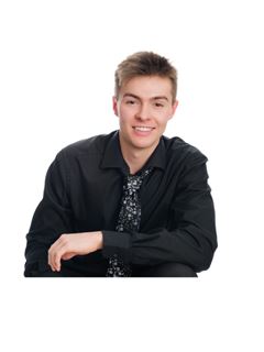 Aidan Holt - RE/MAX Metropolis Realty