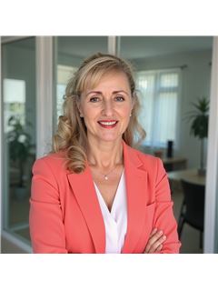 Lana Hishchak - RE/MAX Real Estate Centre Inc
