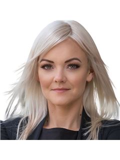 Wendy Rooyakkers - RE/MAX Real Estate Centre Inc