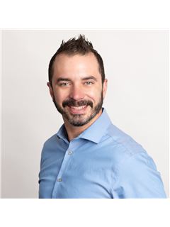 Justin Houle - RE/MAX Crown Realty (1989) Inc