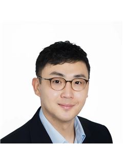 Arthur Zhang - RE/MAX Nova